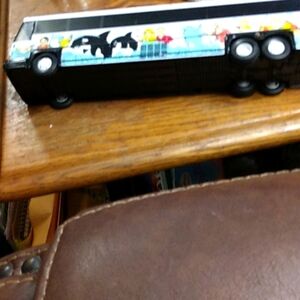 VTG SeaWorld Bus  Gorgi Classics